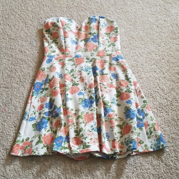 Charlotte Russe Dresses & Skirts - Charlotte Russe strapless dress sz. Large